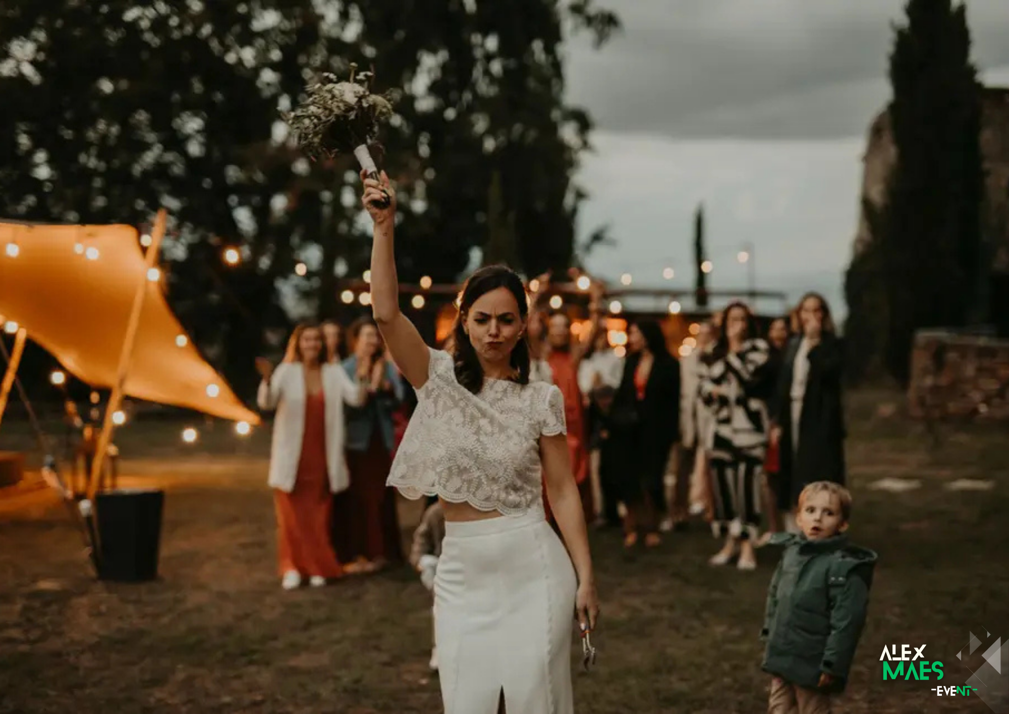 Le lancer du bouquet traditionel 2 lancer du bouquet traditionel 2